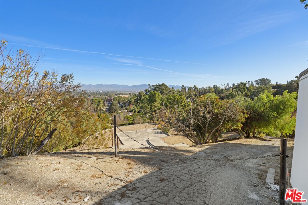 17229 Oak View Dr