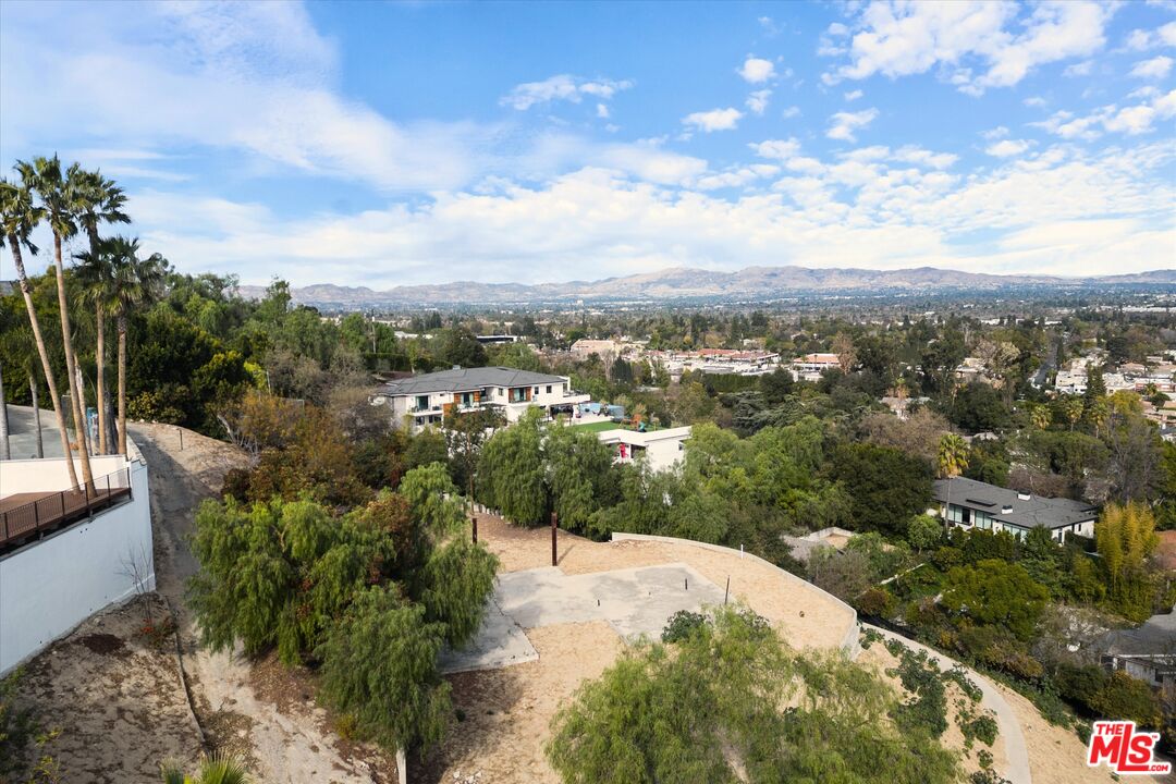 17229 Oak View Dr