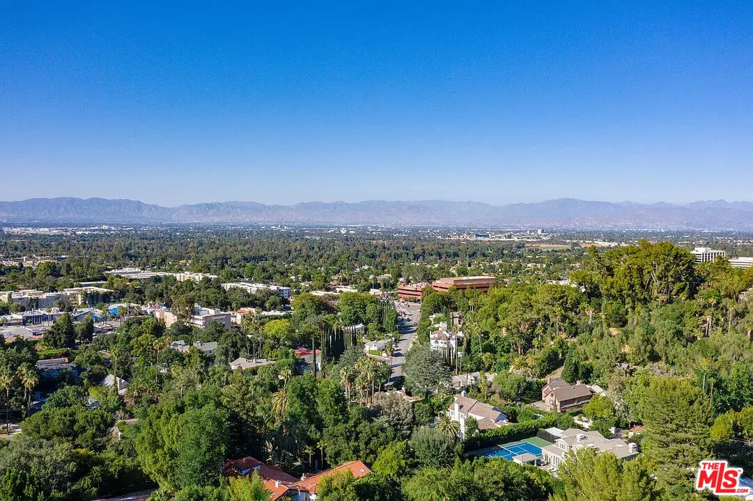 17229 Oak View Dr
