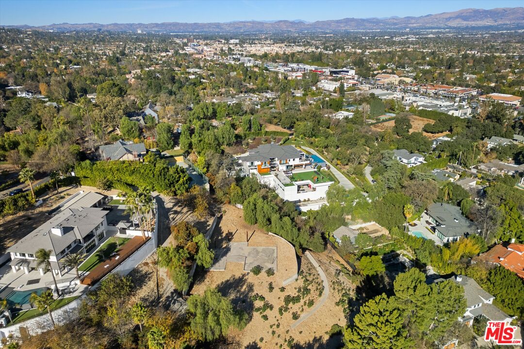17229 Oak View Dr