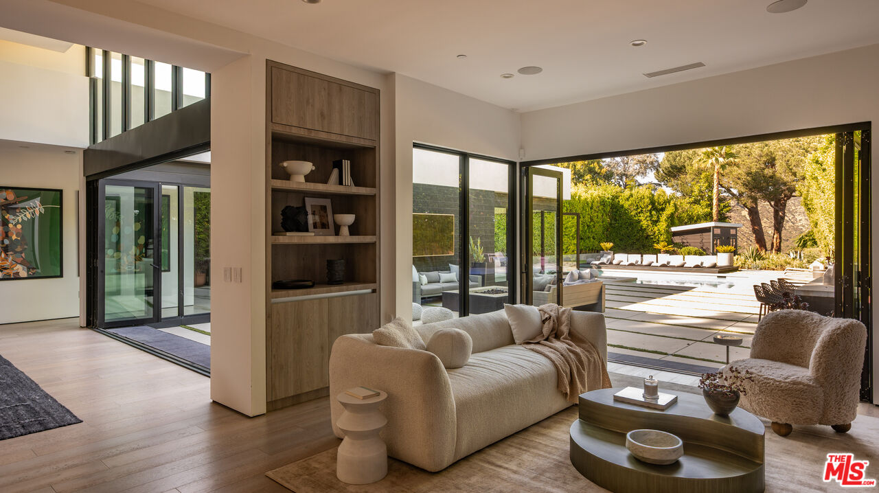 7139 Macapa Dr