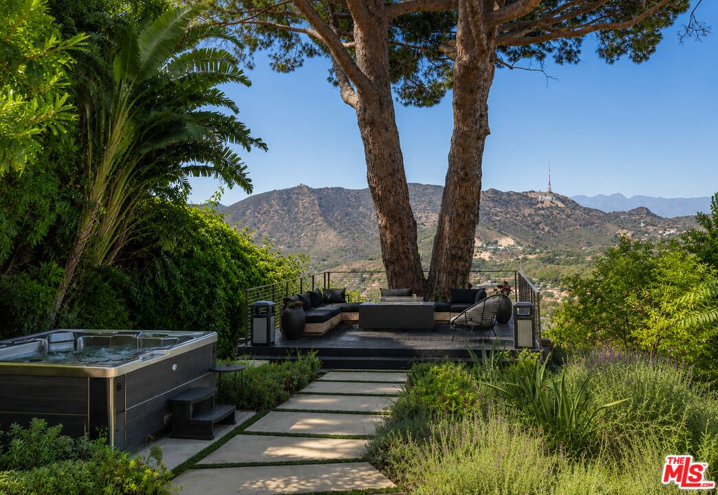 7139 Macapa Dr