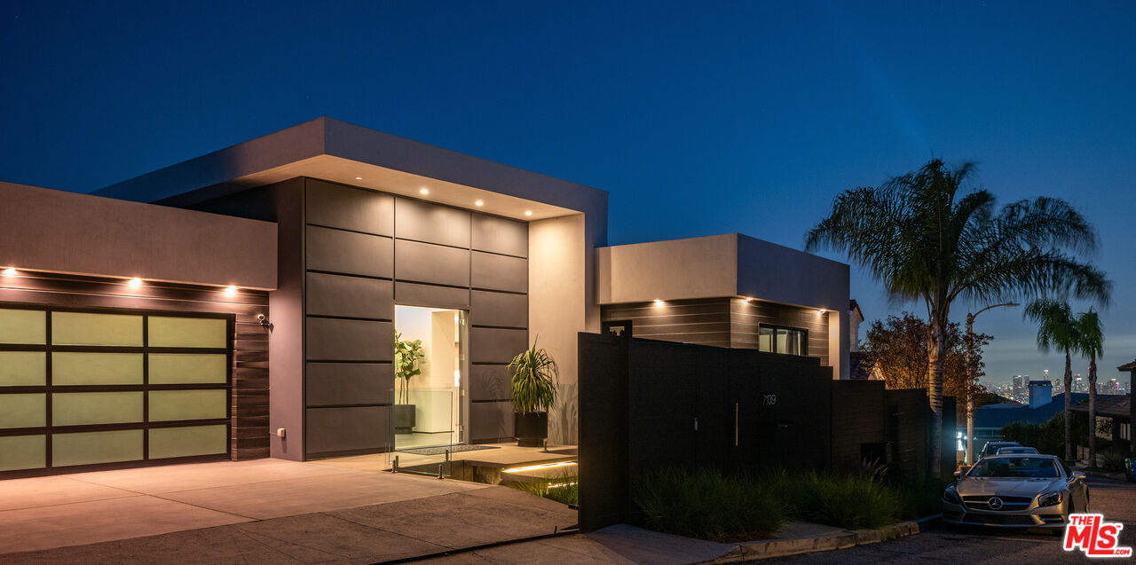 7139 Macapa Dr