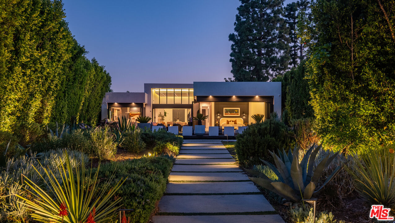 7139 Macapa Dr