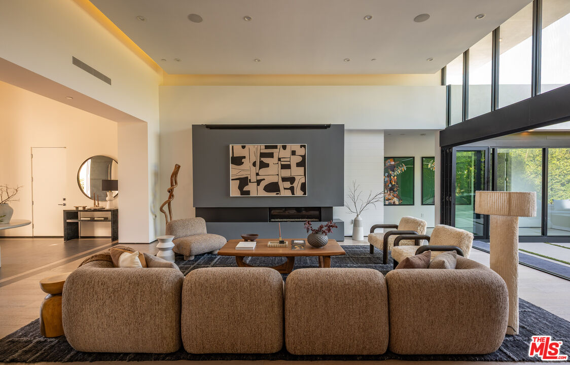 7139 Macapa Dr