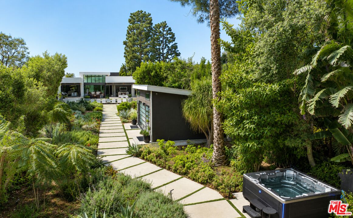 7139 Macapa Dr