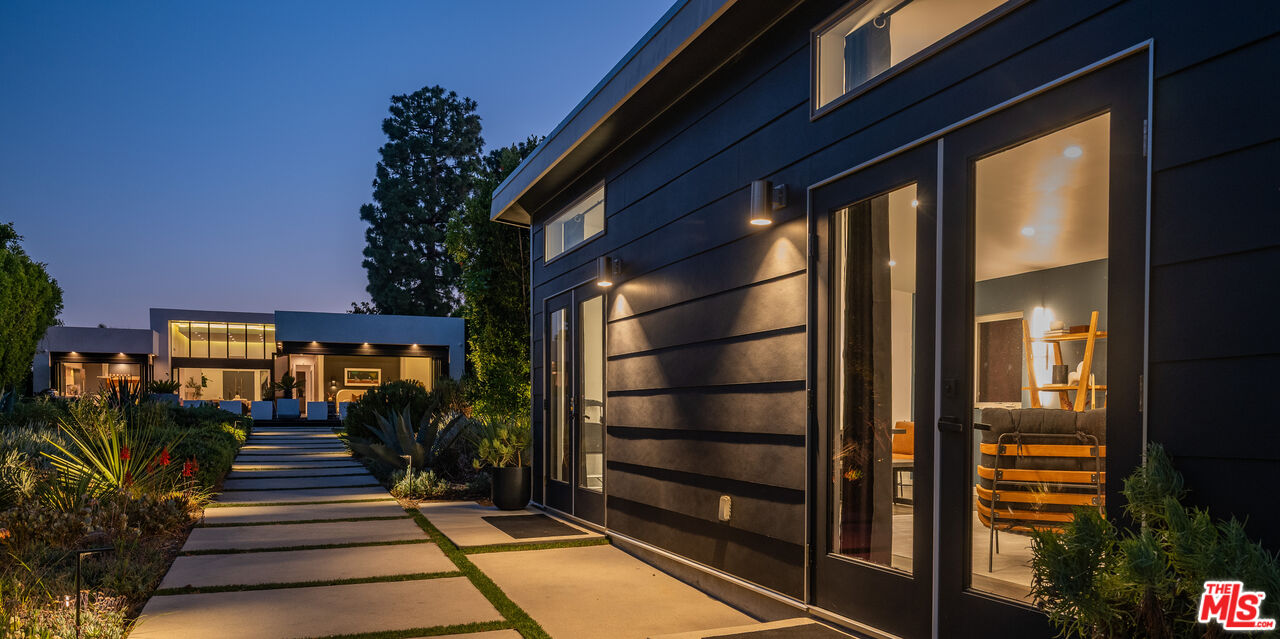 7139 Macapa Dr
