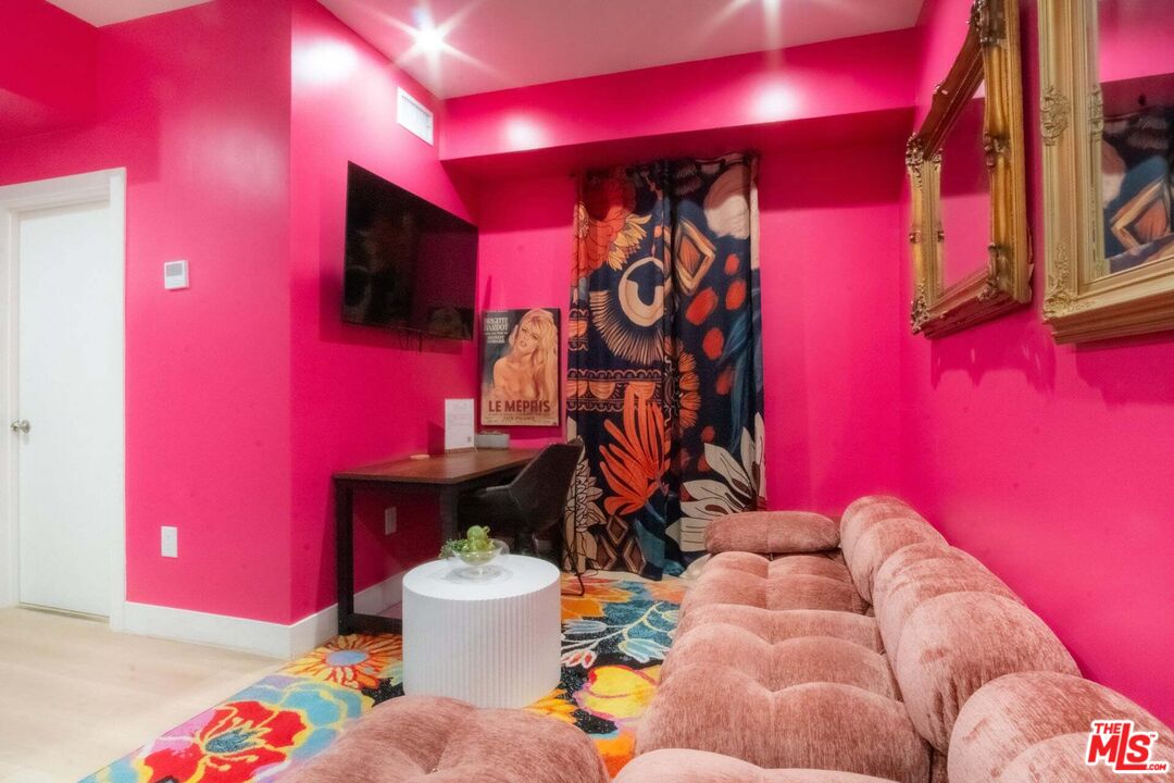 10953 Calvert Unit: 1/2