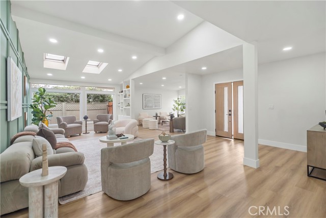 2055 Avenida Aprenda