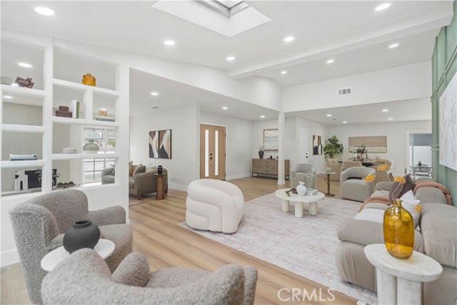 2055 Avenida Aprenda