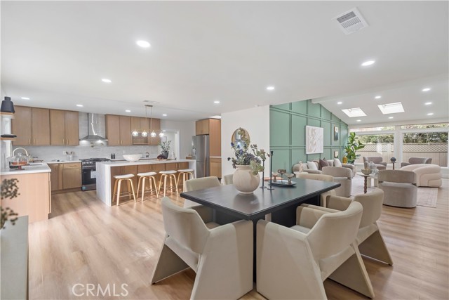 2055 Avenida Aprenda