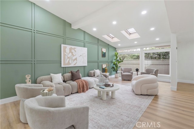 2055 Avenida Aprenda