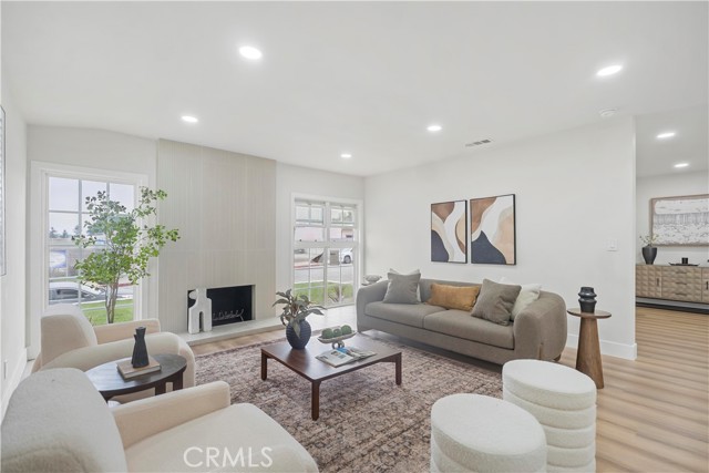 2055 Avenida Aprenda