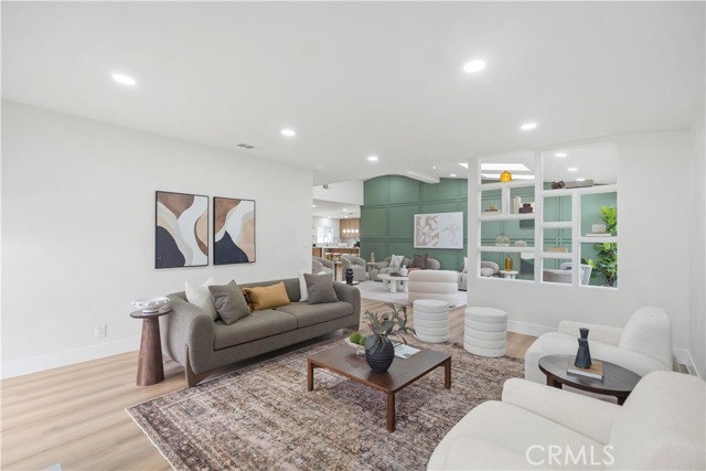 2055 Avenida Aprenda