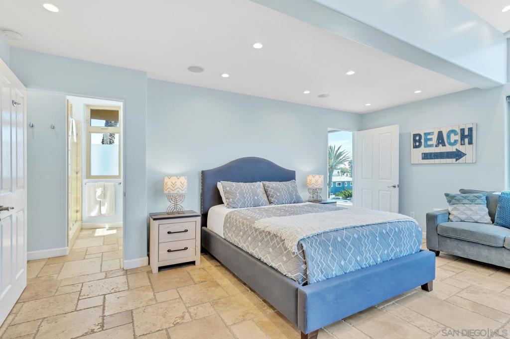 719 Manhattan Ct