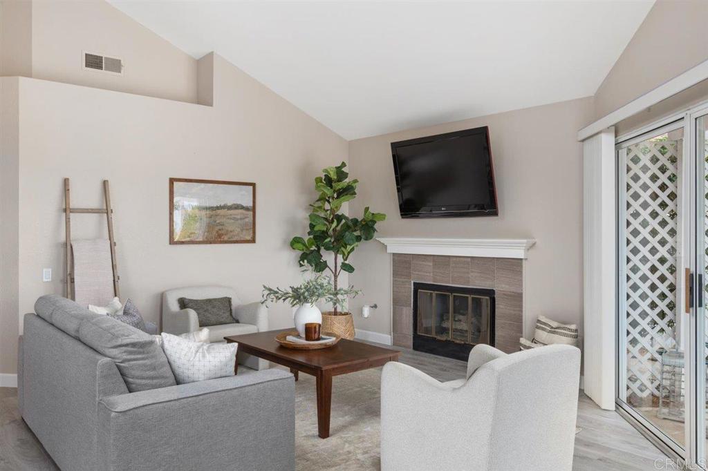 1250 Rue Saint Martin