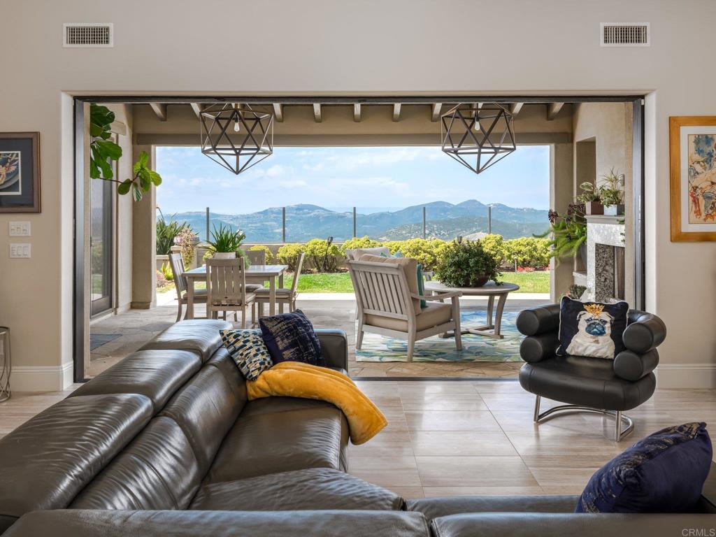 8784 Avenida Mirador