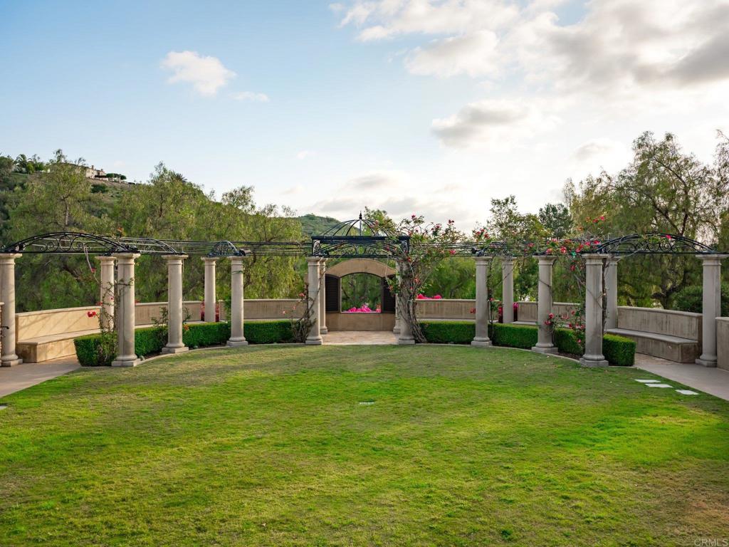 8784 Avenida Mirador