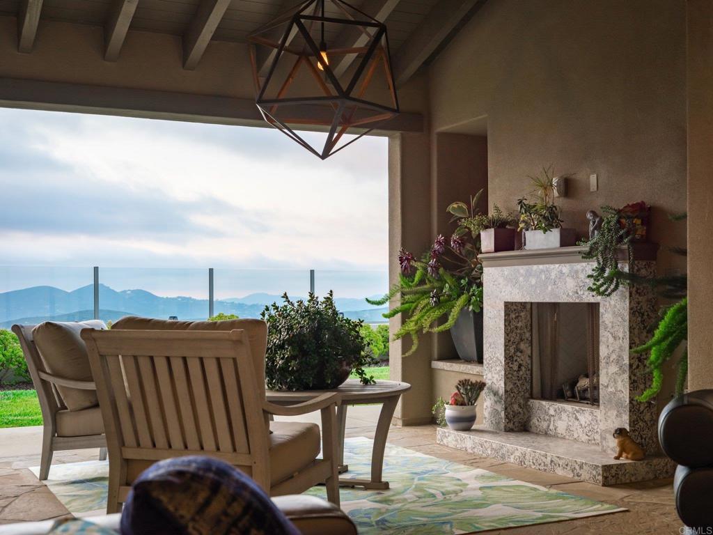 8784 Avenida Mirador