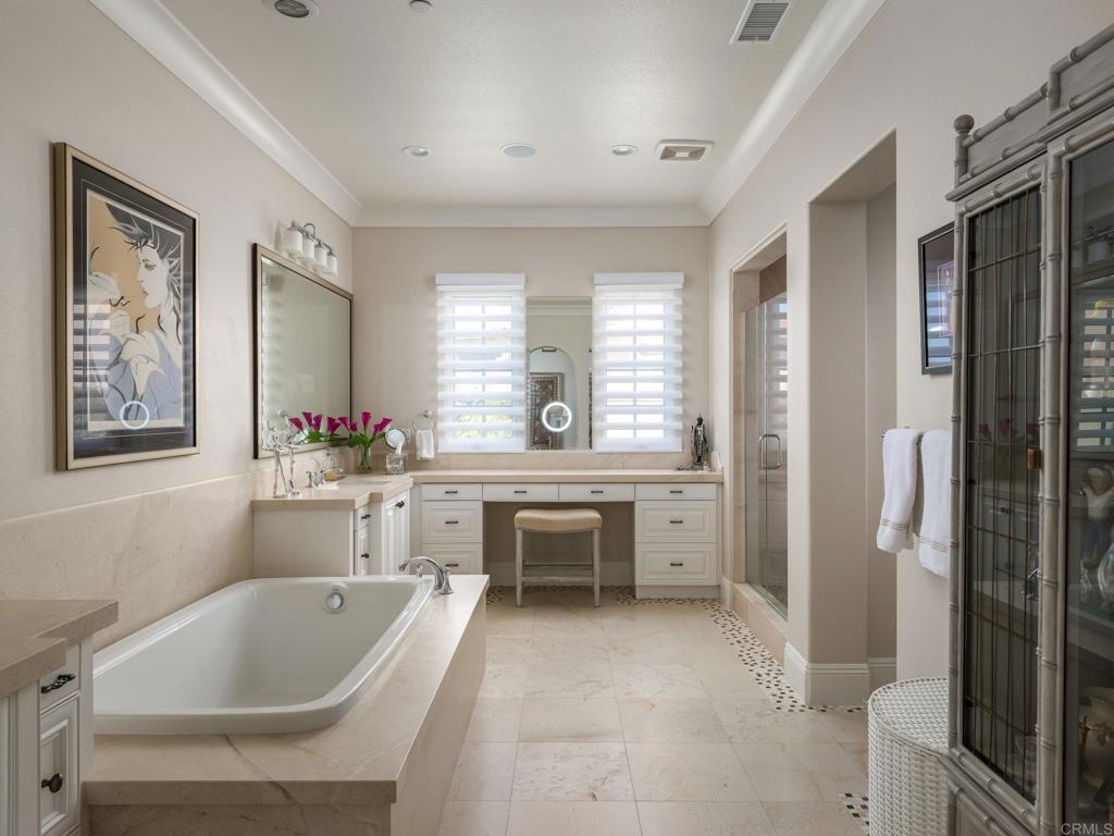 8784 Avenida Mirador