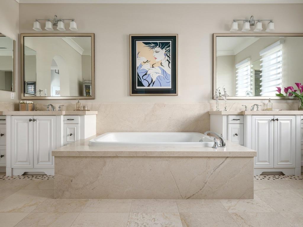 8784 Avenida Mirador