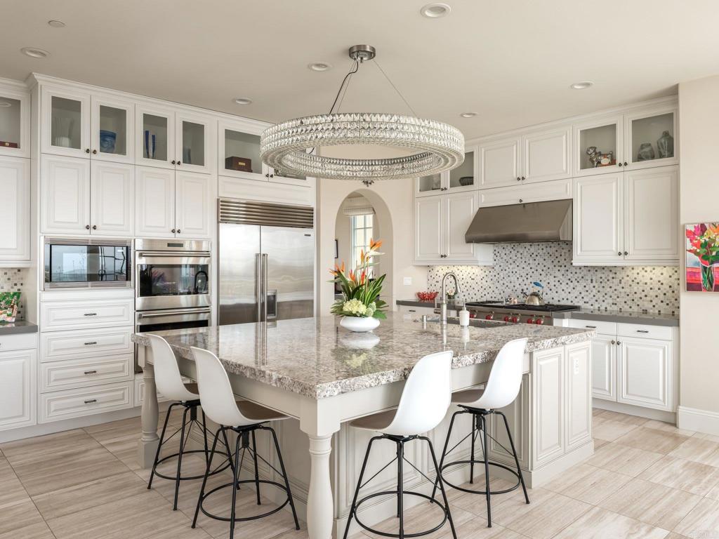 8784 Avenida Mirador