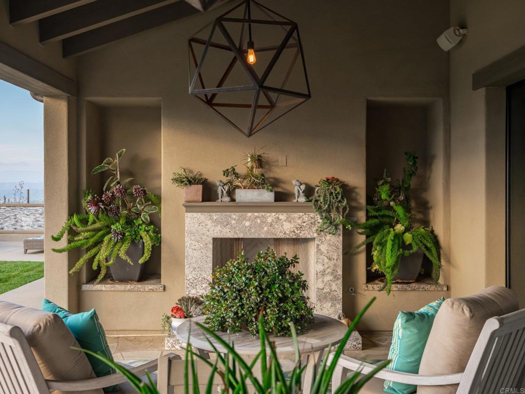8784 Avenida Mirador