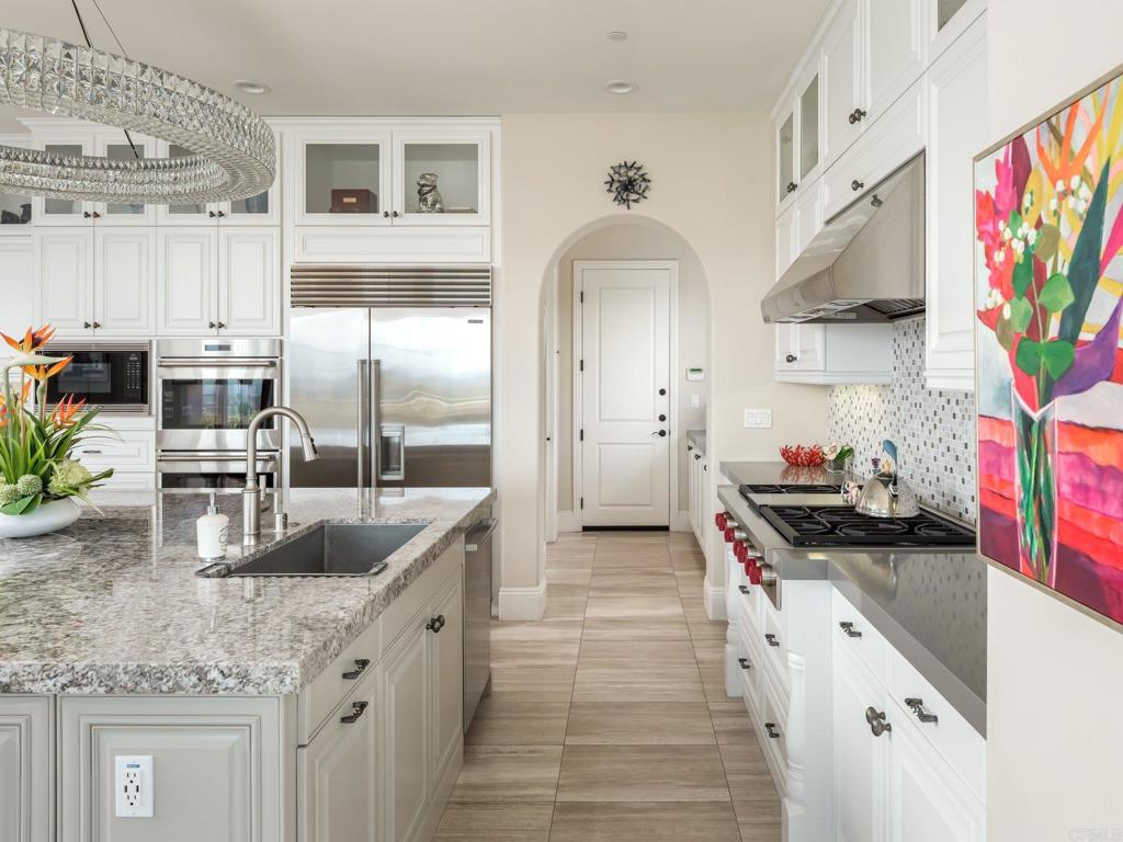 8784 Avenida Mirador