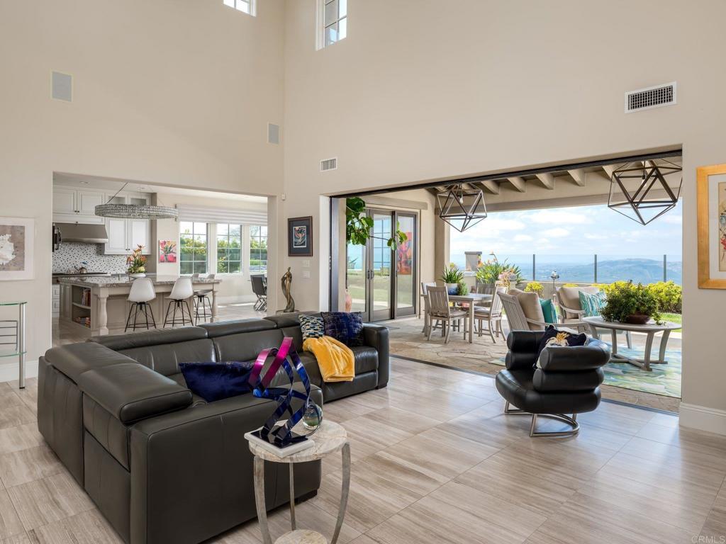8784 Avenida Mirador