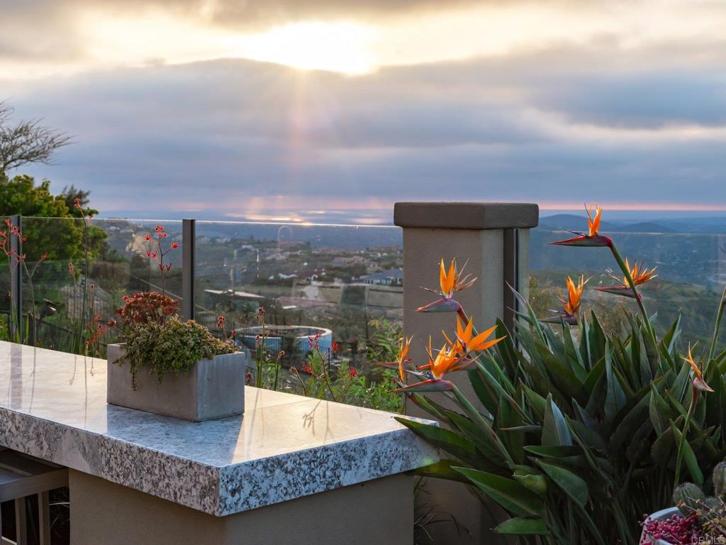 8784 Avenida Mirador