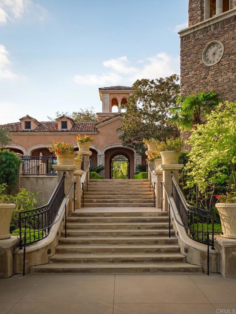 8784 Avenida Mirador