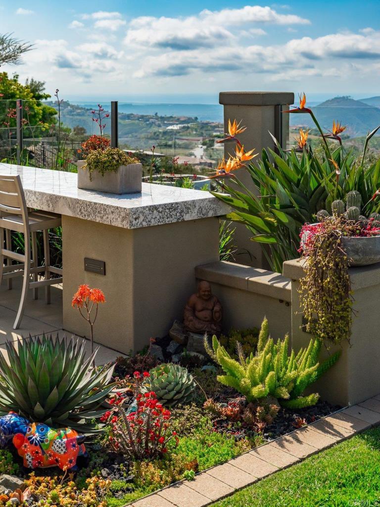 8784 Avenida Mirador