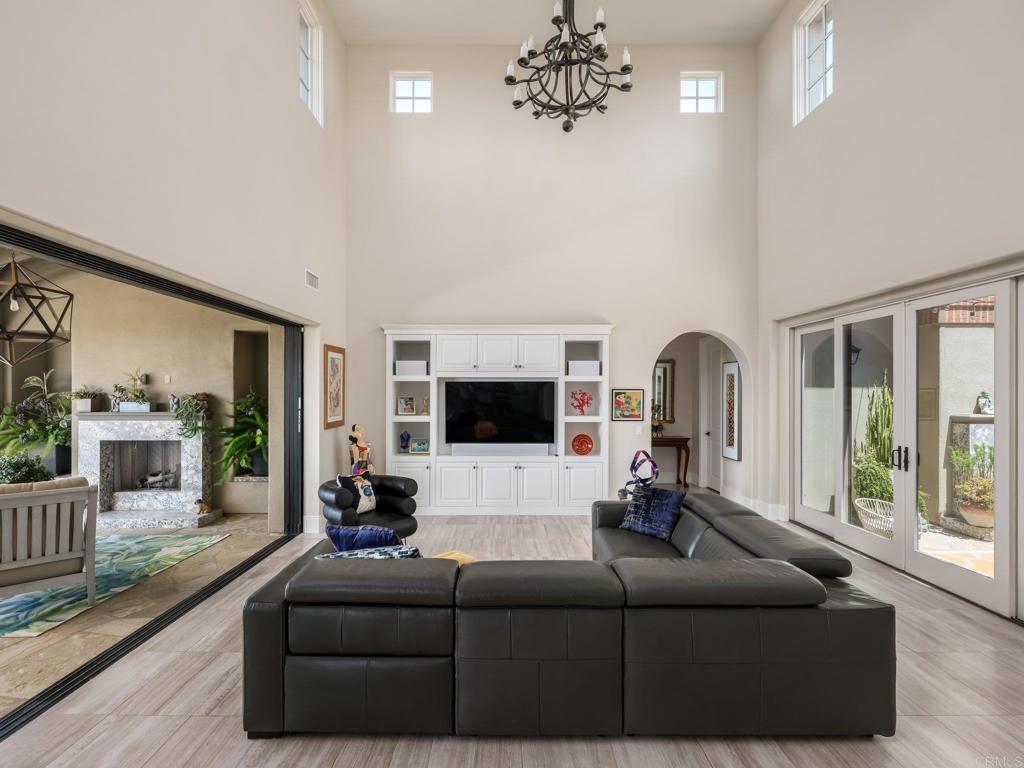 8784 Avenida Mirador