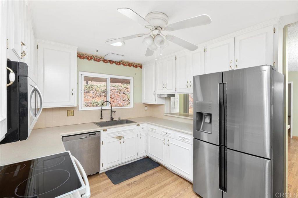 1569 Robyn Road