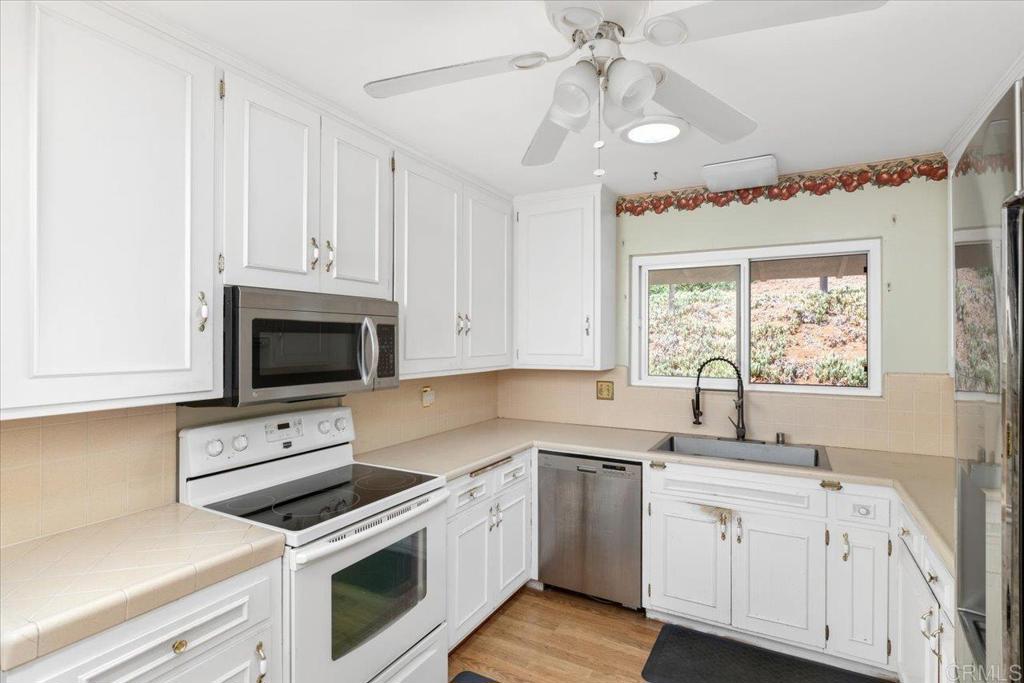 1569 Robyn Road
