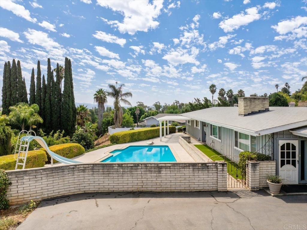 1569 Robyn Road
