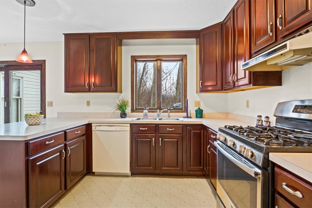 3242 Leeward Circle