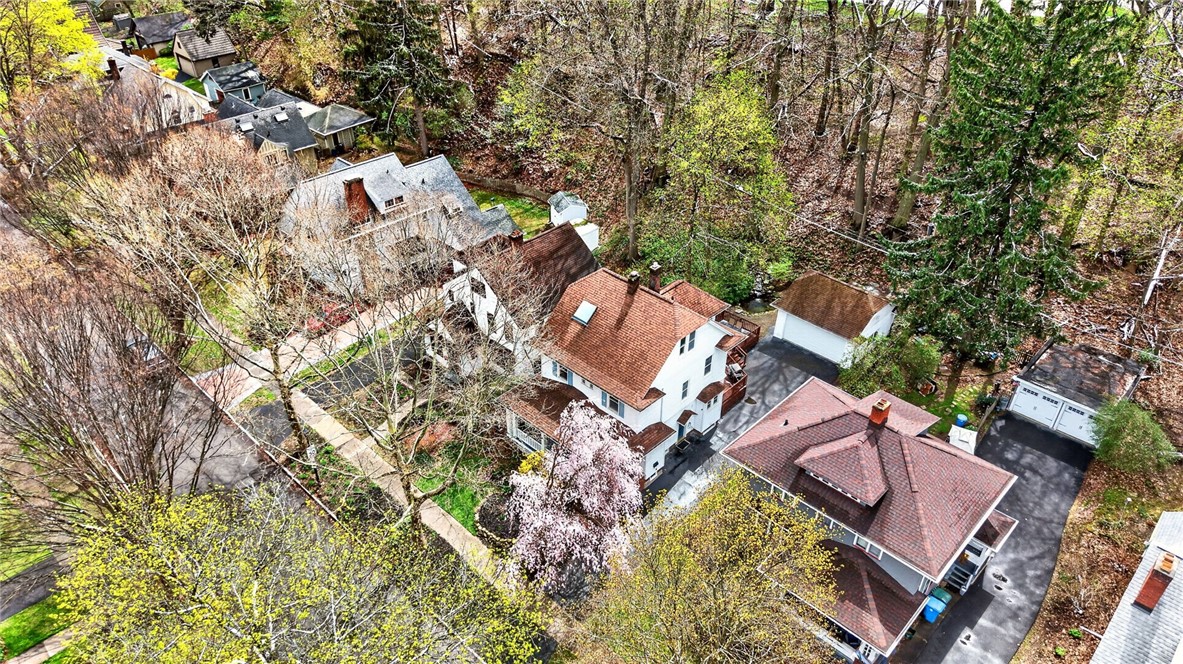 31 Highland Parkway