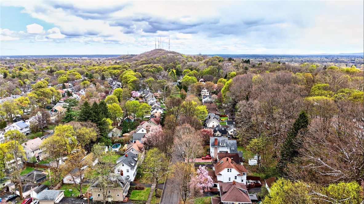 31 Highland Parkway