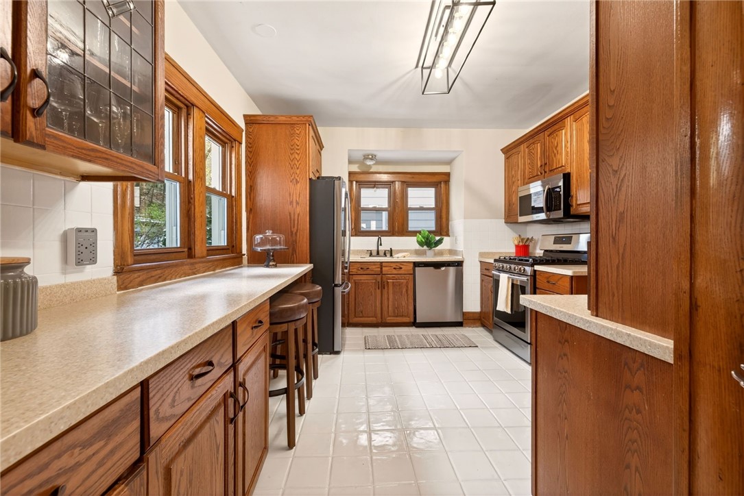 31 Highland Parkway