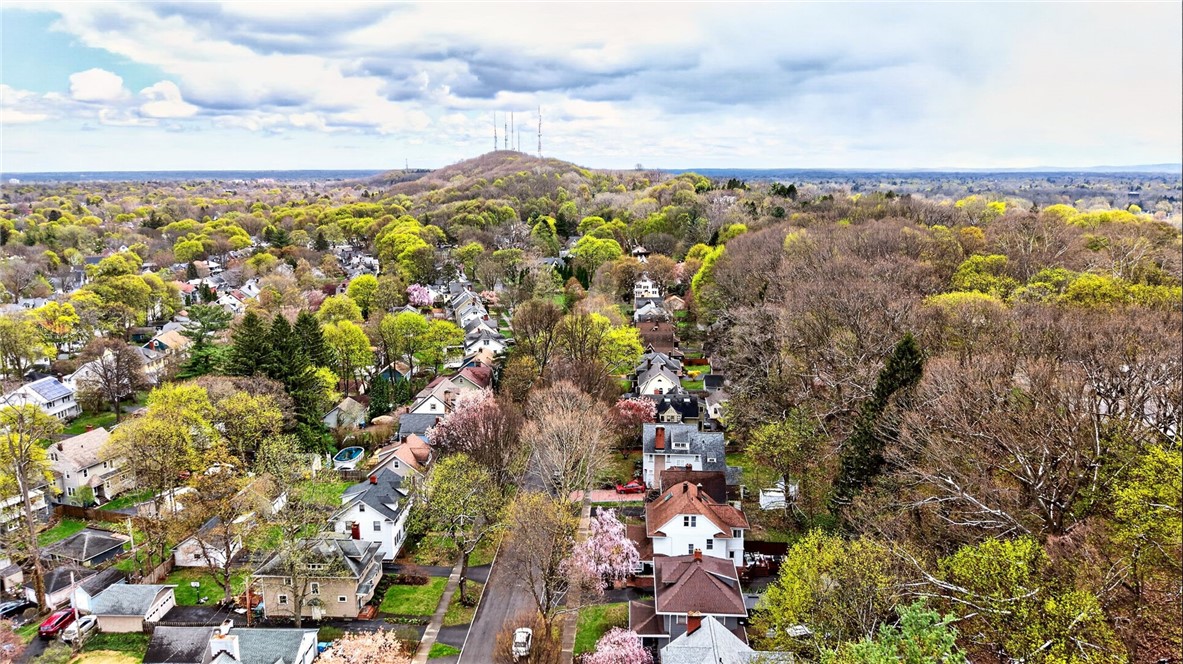 31 Highland Parkway