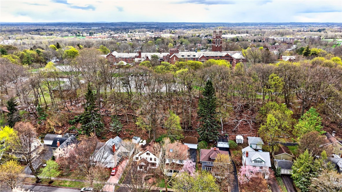 31 Highland Parkway