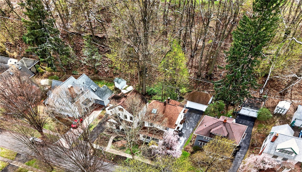 31 Highland Parkway