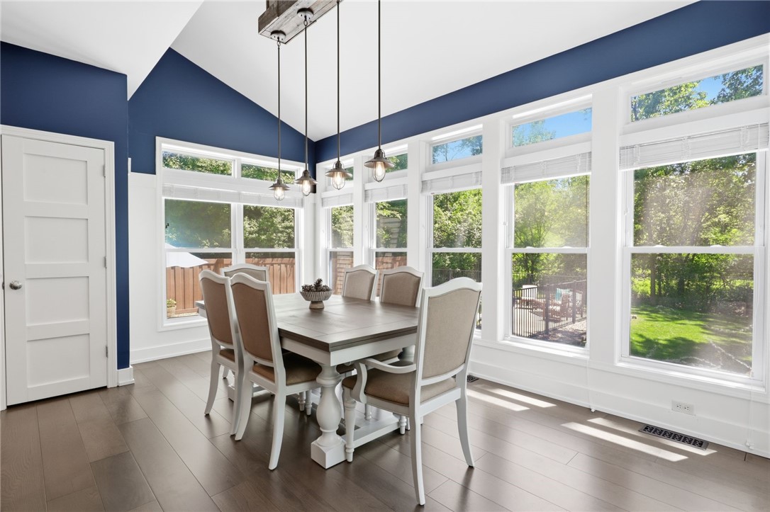 6 Fernstone Lane