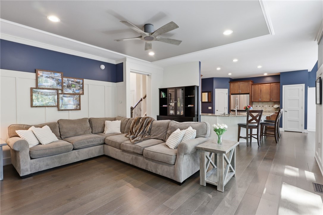 6 Fernstone Lane