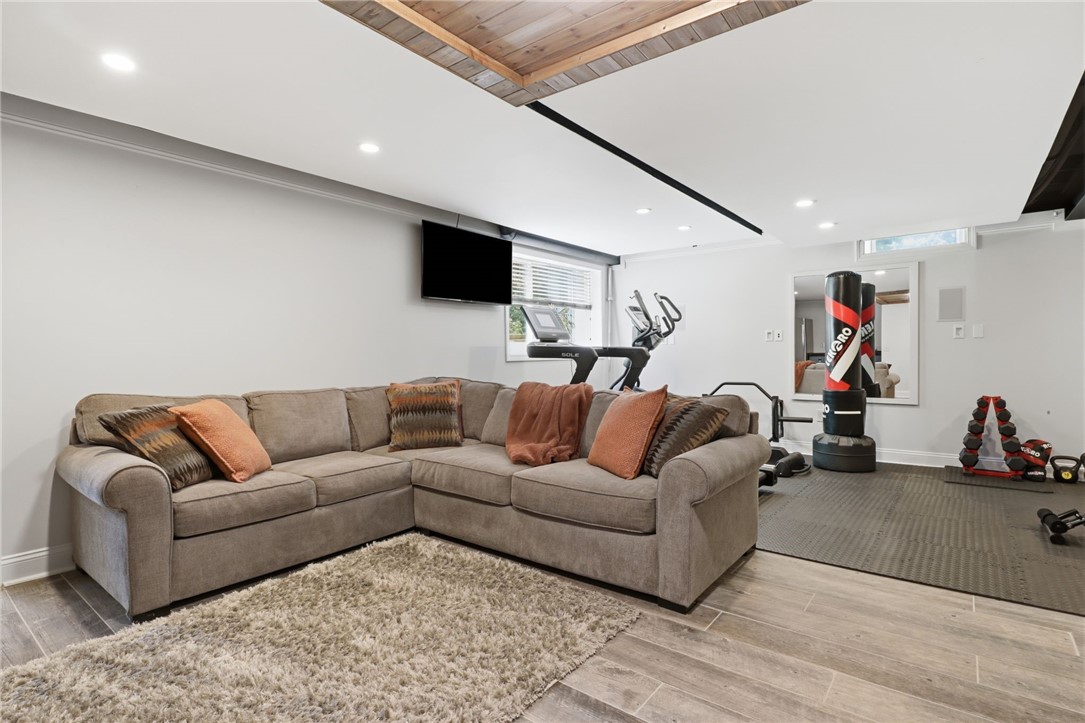 6 Fernstone Lane