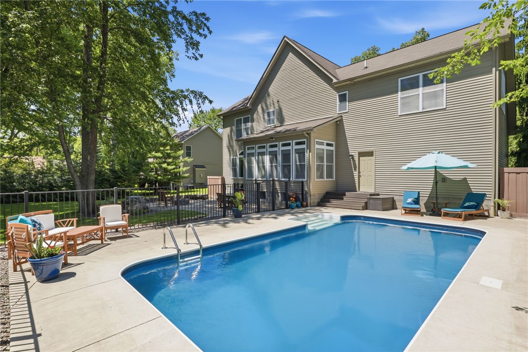 6 Fernstone Lane