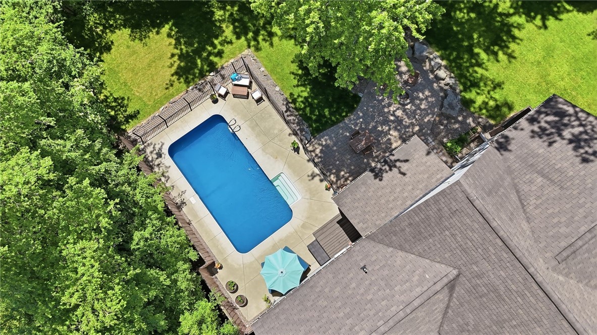6 Fernstone Lane