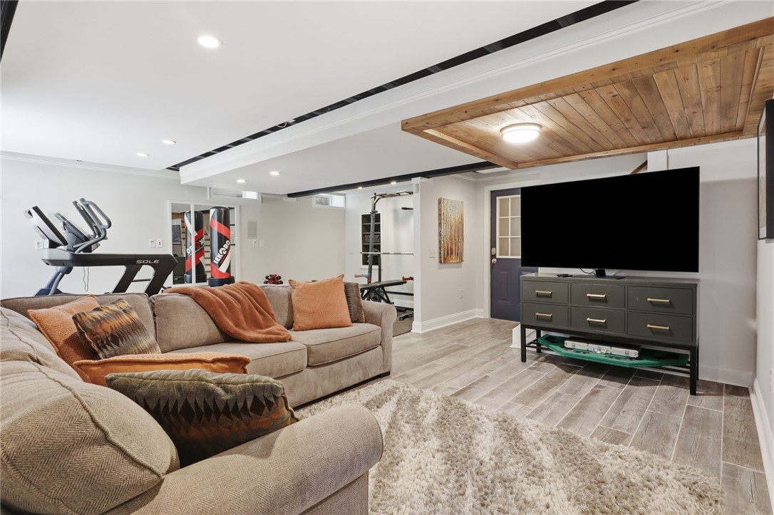 6 Fernstone Lane