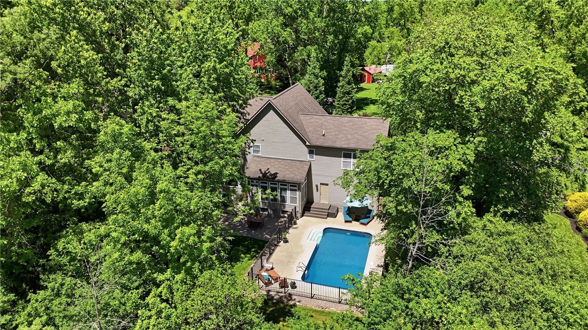 6 Fernstone Lane